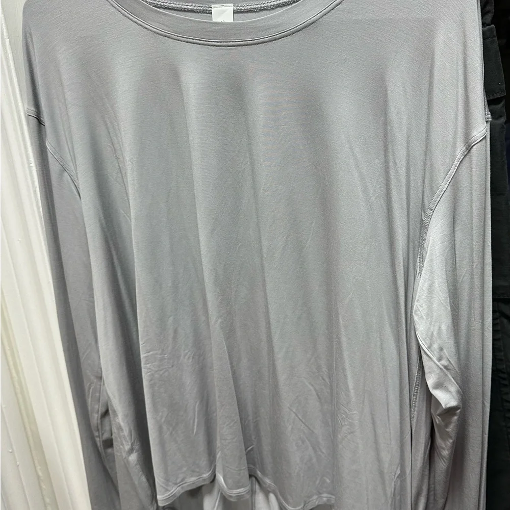 lululemon athletica Gray Long Sleeve Top - Picture 1 of 3